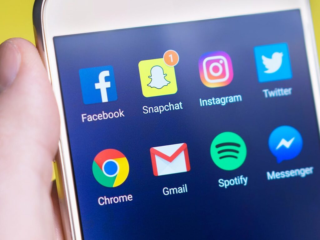 como baixar aplicativos no iPhone