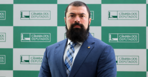 O vácuo da direita paulista: sem Eduardo Bolsonaro e Zambelli, Paulo Bilynskyj surge como alternativa em São Paulo